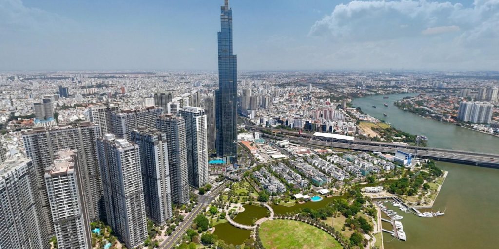 Vinhomes Central Park và Landmark 81 nhìn từ flycam 360°