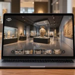 Bảo tàng ảo trên laptop: phòng trưng bày panorama 360 với tủ kính cổ vật và dải ảnh chuyển phòng bên dưới